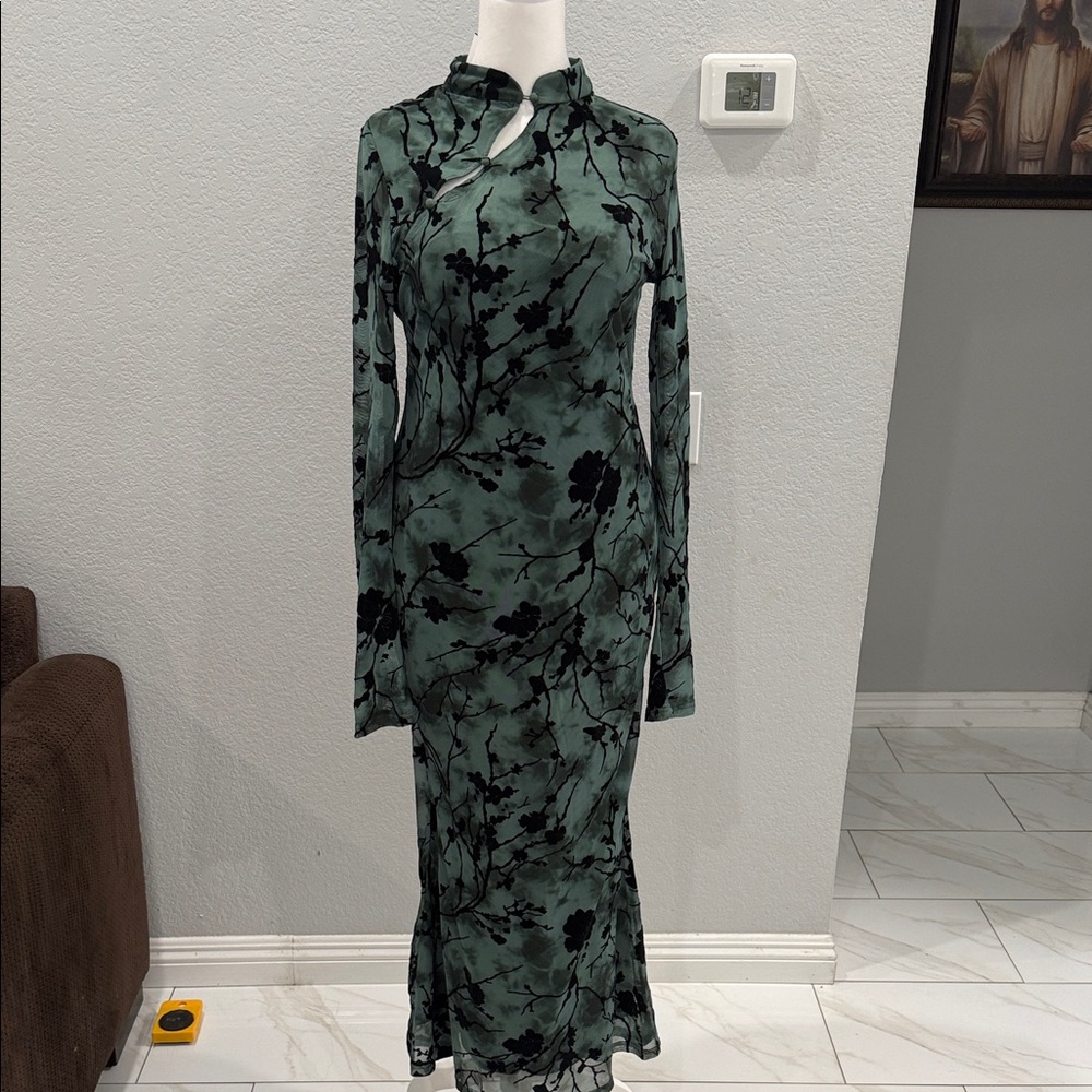 Fashion Nova Green and Black Floral Long Sleeve Dress - Picture 4 of 6
